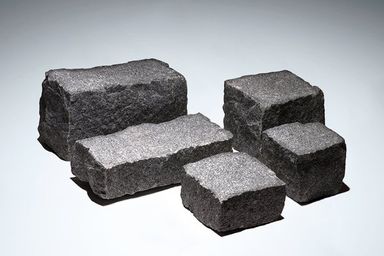 Five sizes of Granite Setts in black-natural-split