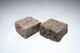 Dry / Wet comparison of Granite Sett in Size 100x100x50